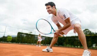 Qual Raquete de Tênis é Ideal para Iniciantes Adultos